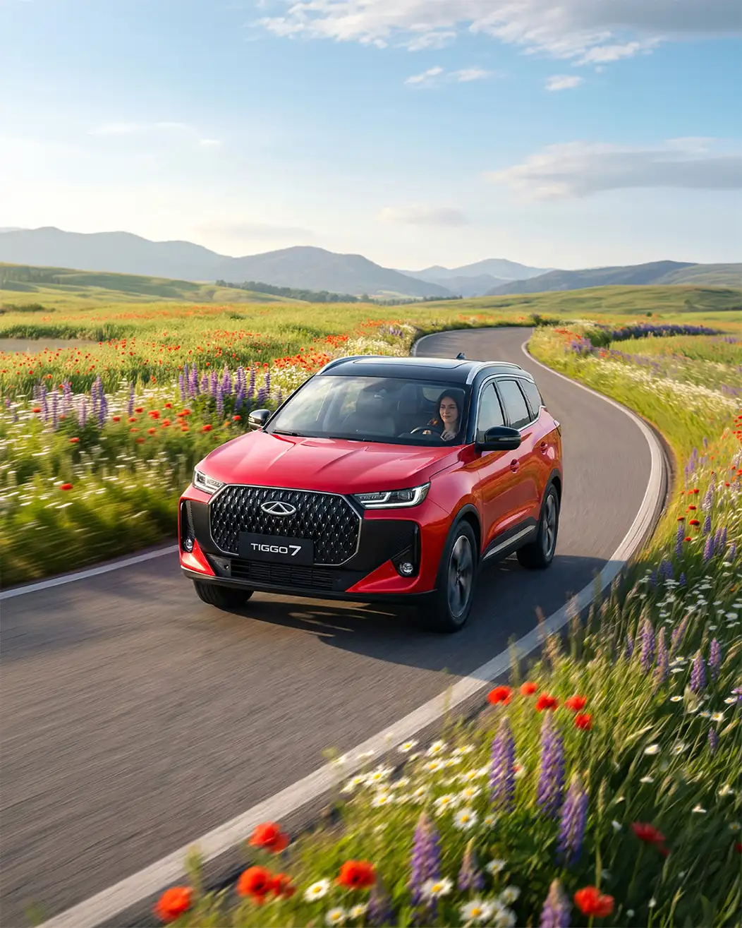 Kır çiçekleriyle dolu manzaralı bir dağ yolunda ilerleyen kırmızı renkli Chery Tiggo 7 SUV modeli