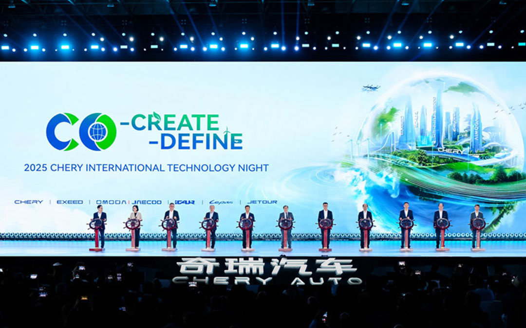 Chery International User Summit Co-Create Define sahne sunumu