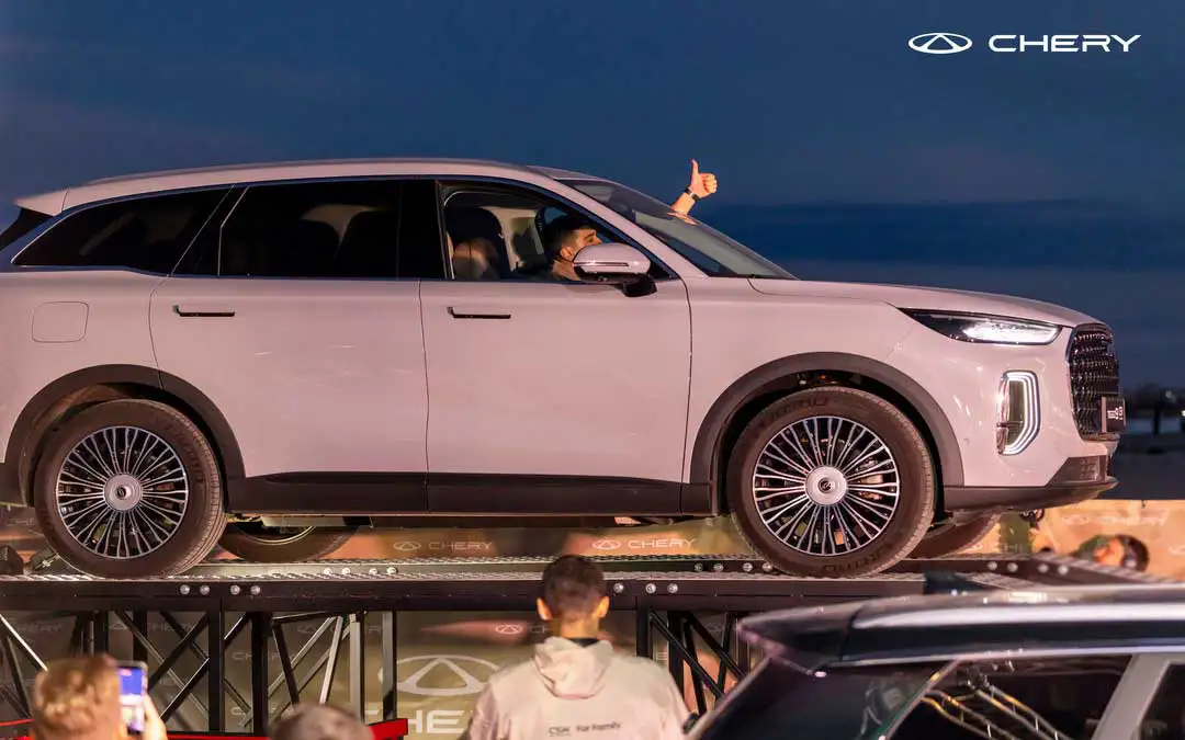 Chery TIGGO 9 CSH aracı özel platform üzerinde alt gövde darbe ve sürtünme testini tamamlarken thumbnail görseli